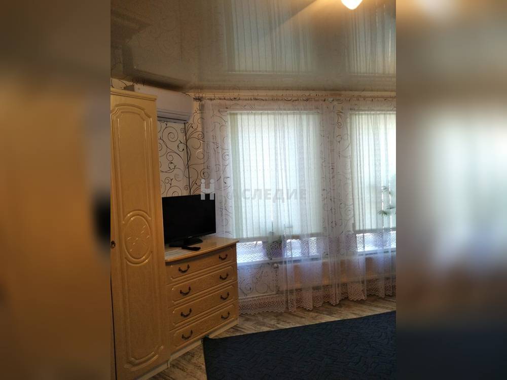 1-комнатная квартира, 53 м2 3/3 этаж, Центр, ул. Адмирала Крюйса - фото 4