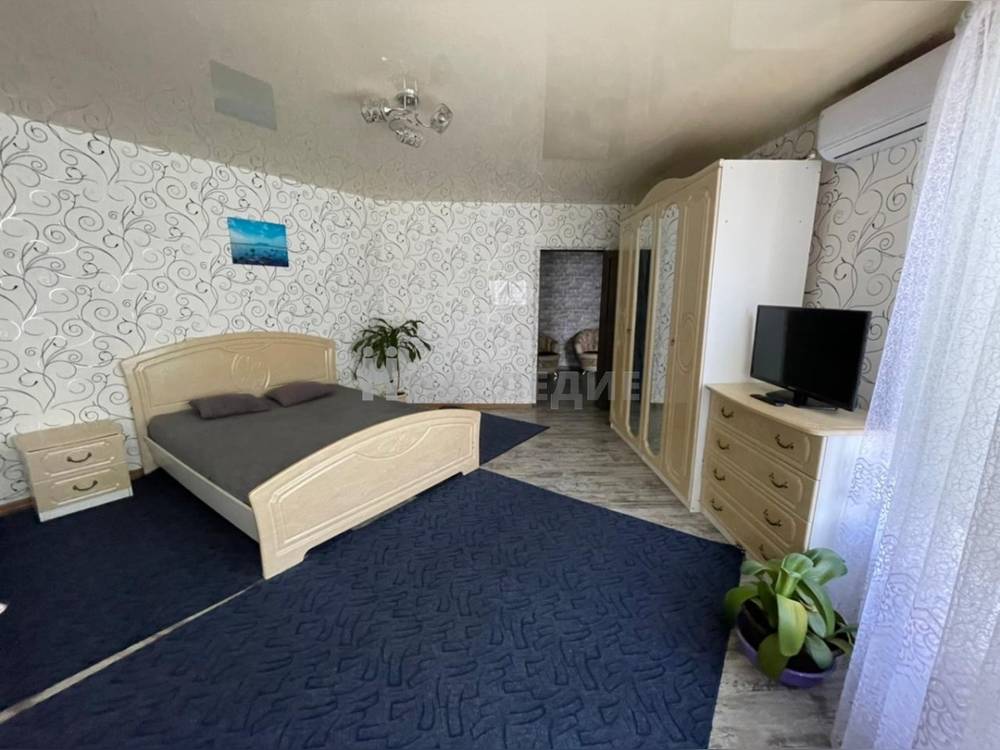 1-комнатная квартира, 53 м2 3/3 этаж, Центр, ул. Адмирала Крюйса - фото 1